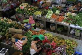 Pantau Harga Bahan Pokok, Tim Kemendagri Tinjau Langsung Pasar KM 5 Palembang