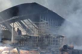 Gudang Penimbunan Minyak Jelantah di Palembang Terbakar