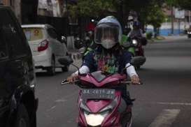 Antisipasi ISPA Akibat Kabut Asap, 1.500 Masker Bagikan untuk Pelajar di Padang