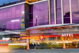 Grand Edge Hotel Semarang Hadirkan Pohon Natal Setinggi 11 Meter