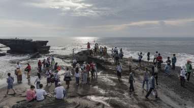 Wisatawan Membludak, Jalan Raya Bandara Ngurah Rai Hingga Tol Bali Mandara Lumpuh