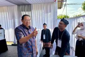 SBY Didampingi Ibas Nyoblos di Pacitan, Langsung Acungkan Jempol