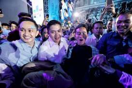 Viral! Video Mayor Teddy Gendong Gibran di Istora Senayan