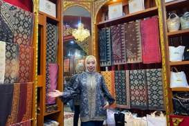 Rumah Songket Adis, Mengukir Wastra Khas Palembang