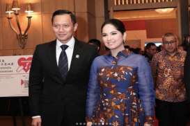 Gaya AHY dan Anisa Pohan di Hari Pertama Jadi Pak Menteri dan "Ibu Menteri" di Kabinet Jokowi