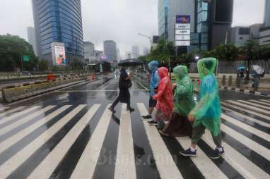 Cuaca DKI Jakarta 4 Maret 2024, Waspada Hujan Disertai Petir dan Angin Kencang