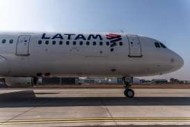 Pesawat Boeing 787 Milik LATAM Airlines ’Terjun Bebas’, 50 Orang Terluka