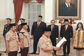 Jokowi Kukuhkan Buwas Jadi Ketua Kwarnas Gerakan Pramuka