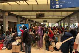 H-2 Lebaran: Stasiun Pasar Senen Ramai, Meski Jumlah Penumpang Menurun