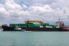 Angkutan Barang Kapal Laut via 5 Pelabuhan Utama Turun per April 2024