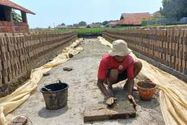 Industri Batu Bata Merah Majalengka Kian Terancam