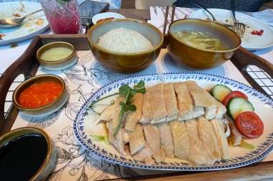 Wisata Kuliner, Nasi Ayam Khas Singapura Pilihan Pesohor