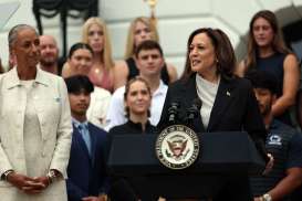 Kamala Harris Kritik Habis Trump di Kampanye Perdana