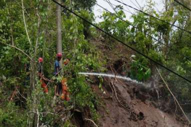 Warga di Kawasan Bukit Menoreh Diminta Mewaspadai Tanah Longsor