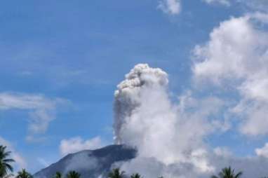 Warga Halmahera Barat Diminta Menjauhi Erupsi Gunung Ibu