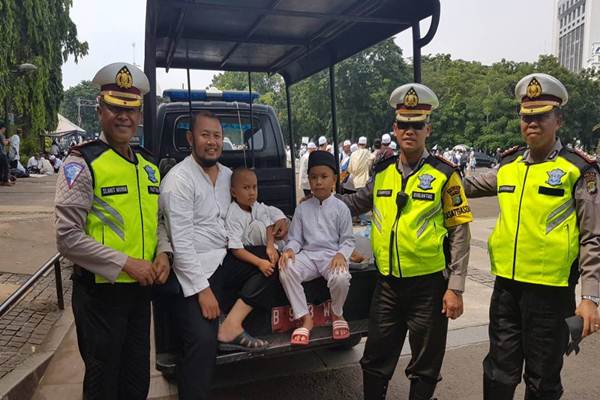 Harmonisasi Peserta Demo dan Polisi