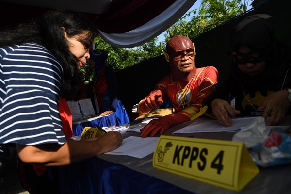 TPS Unik di Surabaya, Tema Super Hero