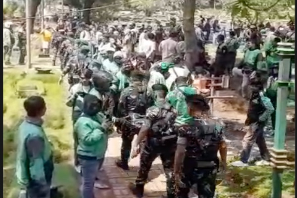 Pasukan TNI Denzipur Datang ke TPU Karet Bivak