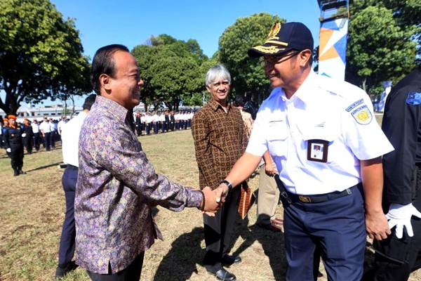 Bisnis Indonesia Raih Penghargaan Dari Pt Kereta Api Indonesia