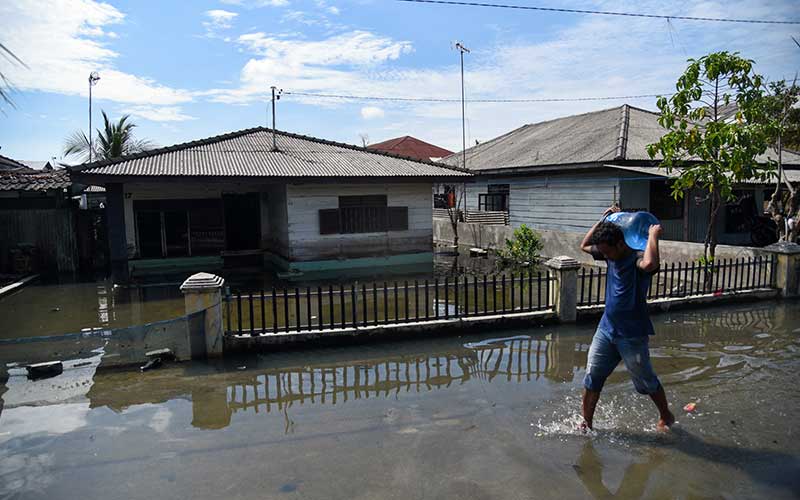 Kawasan Nelayan Di Medan Diterjang Banjir Rob