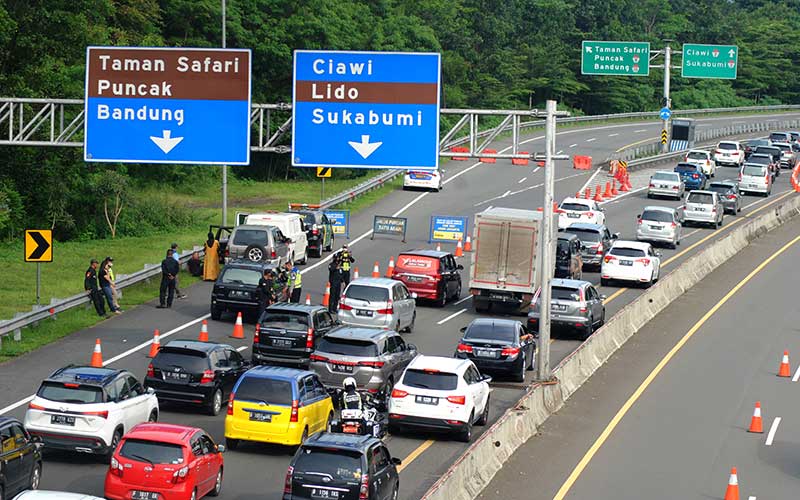 Jalur Puncak Bogor Dipadati Wisatawan