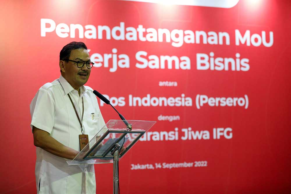 Direktur Utama IFG Life Harjanto Tanuwidjaja memberikan sambutan saat acara penandatanganan PT Asuransi Jiwa IFG (IFG Life) dengan PT Pos Indonesia (Persero) di Jakarta, Rabu (14/9/2022). Bisnis/Suselo Jati