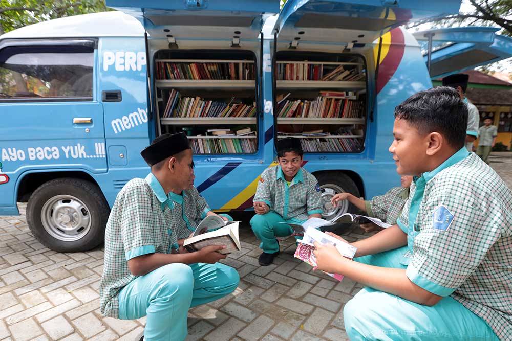 Peningkatan Literasi Pelajar Dengan Perpustakaan Keliling