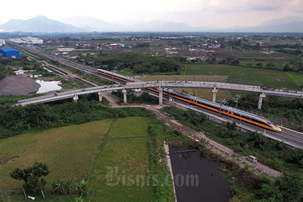 Uji Coba Operasional Kereta Cepat Jakarta Bandung