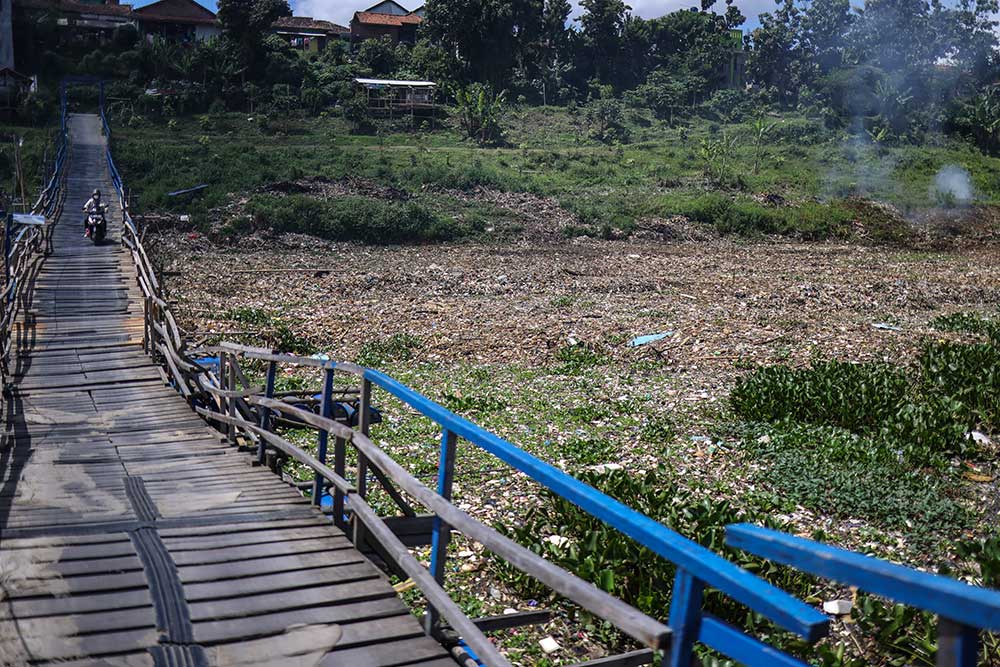 Sungai Citarum Di Jawa Barat Kembali Dipenuhi Sampah 