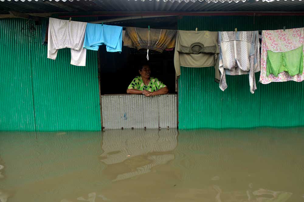 Sebagian Wilayah Di Makassar Masih Terendam Banjir Setinggi 1 Meter