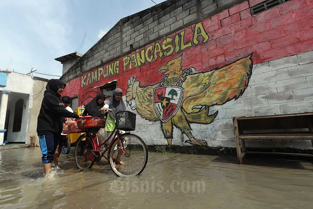 Ratusan Rumah Di Gresik Terendam Banjir Akibat Jebolnya Tanggu Sungai ...