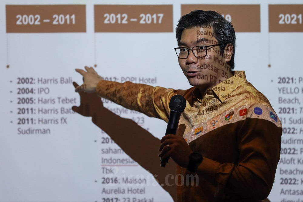 Direktur Utama PT Indonesian Paradise Property Tbk. (INPP) Anthony Prabowo Susilo memberikan keterangan saat menggelar Paparan Publik di Jakarta, Kamis (8/6/2023). PT Indonesian Paradise Property Tbk. (INPP) mencatatkan pendapatan sebesar sebesar Rp262,7 miliar pada kuartal I/2023, meningkat 96% dari periode yang sama tahun lalu. Divisi komersial menjadi penyumbang penjualan terbesar dengan pendapatan sebesar Rp110,4 miliar.
