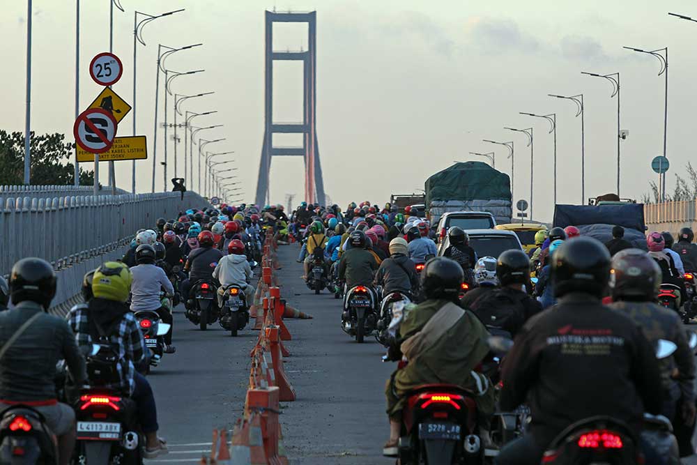 Jembatan Suramadu Dipadati Pemudik Sepeda Motor Saat Idul Adha - Bisnis.com