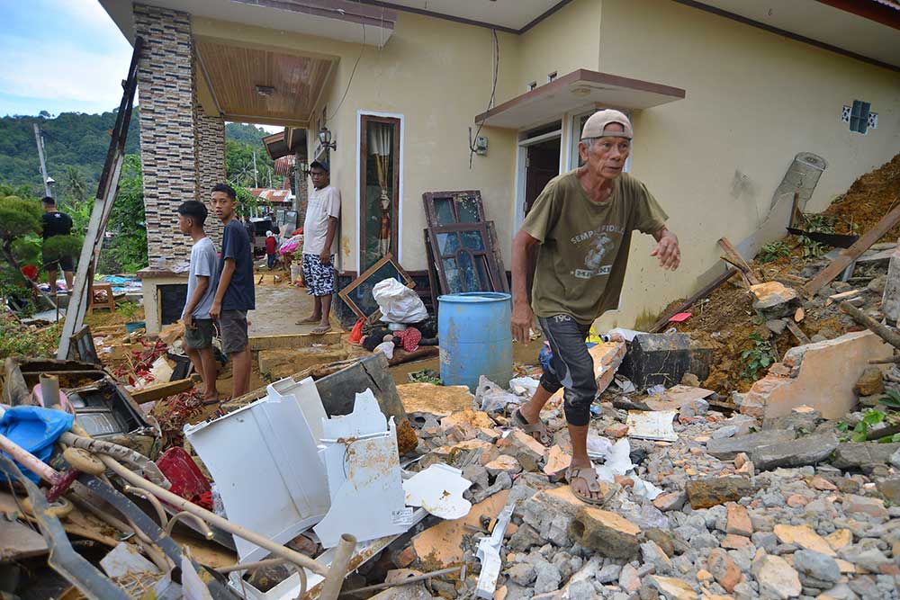 Sejumlah Rumah Di Padang Terdampak Bencana Tanah Longsor