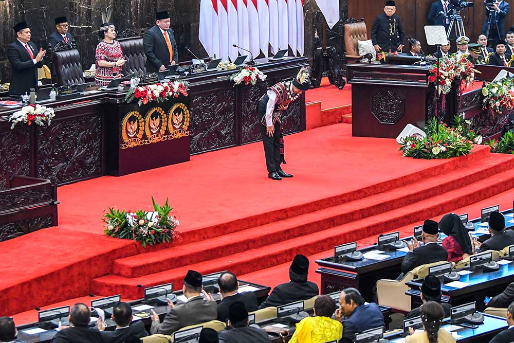 Presiden Jokowi Pakai Baju Adat Tanimbar Maluku Saat Sampaikan Pidato ...