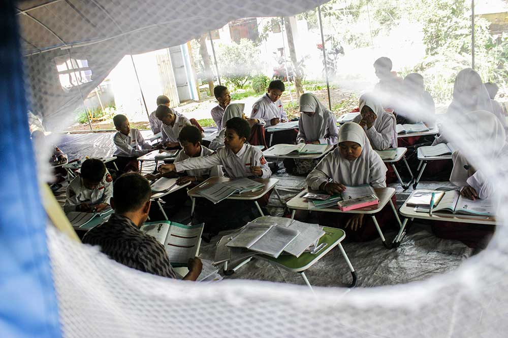 Siswa Di Cianjur Masih Belajar Di Tenda Darurat