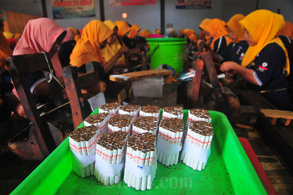 Cukai Rokok Naik 10 Persen Mulai 1 Januari 2024 