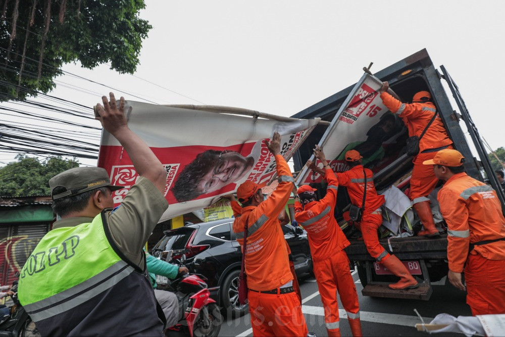 Penertiban Alat Peraga Kampanye Pemilu 2024