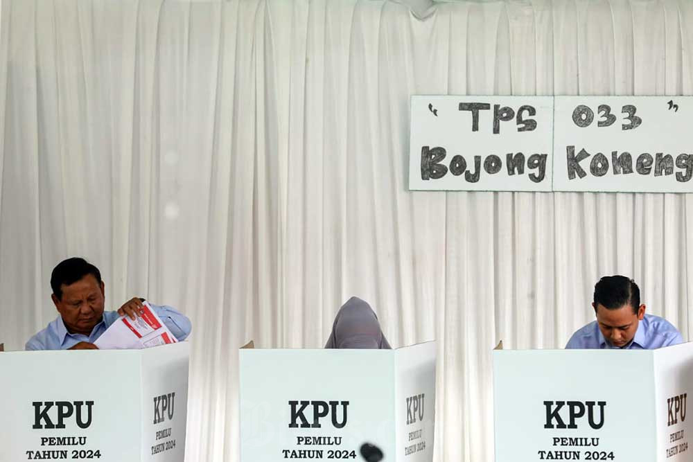 Becek Becekan Prabowo Subianto Nyoblos Di Tps 033 Bojong Koneng Hambalang