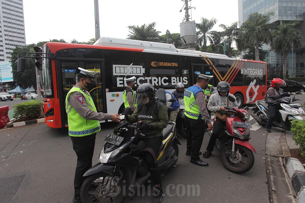 Penindakan Tilang Manual Kendaraan Bermotor