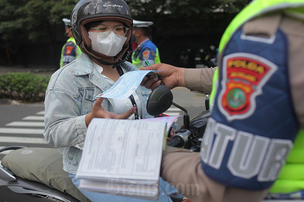 Penindakan Tilang Manual Kendaraan Bermotor