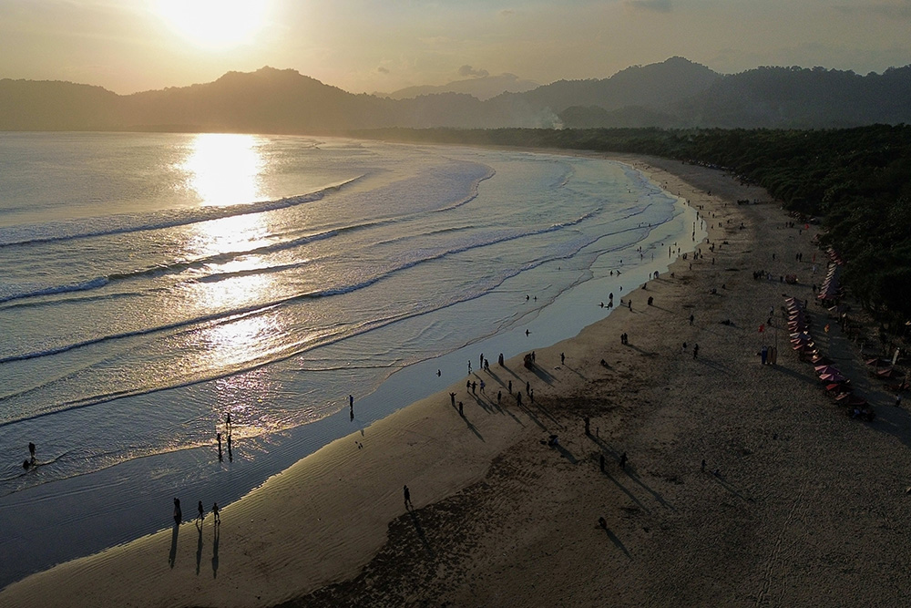 Pantai Pulau Merah Tetap Jadi Magnet Wisata Banyuwangi, Dikunjungi Ratusan Ribu Wisatawan