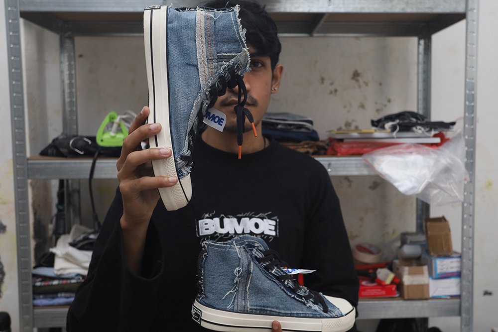UMKM Olah Limbah Jeans Jadi Produk Bernilai Ekonomi Tinggi, Produksi Capai 100 Item per Bulan