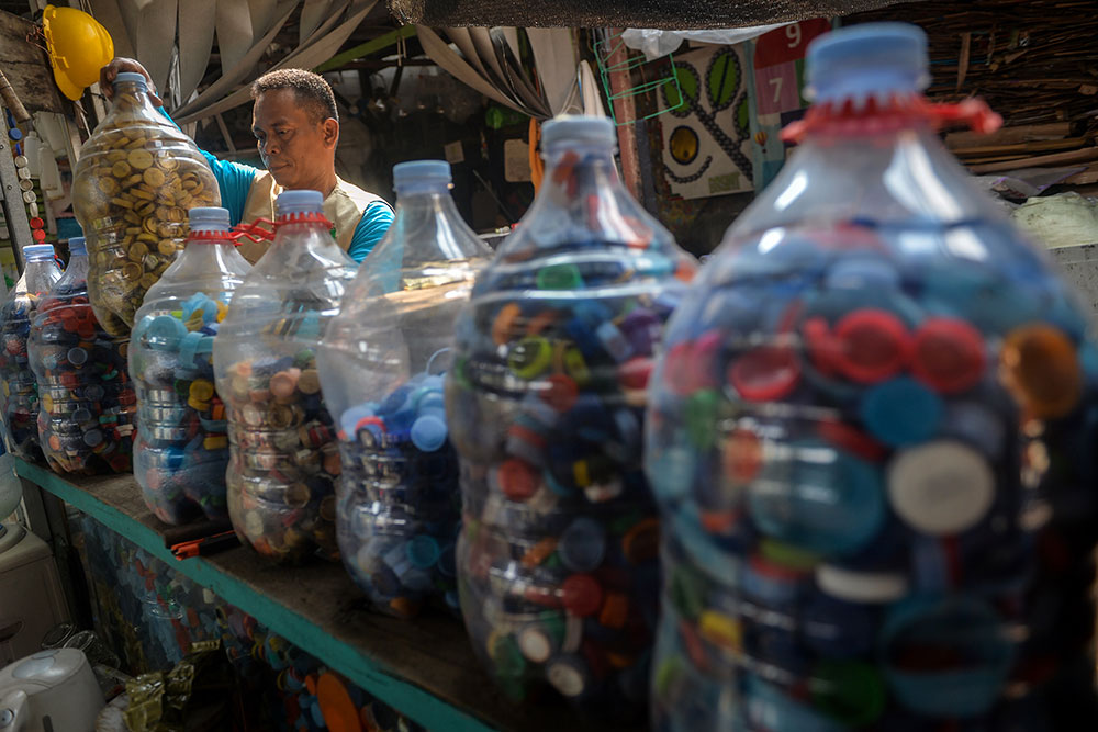 Bank Sampah di Tangerang Sulap Tutup Botol Plastik Jadi Produk Bernilai Ekonomis