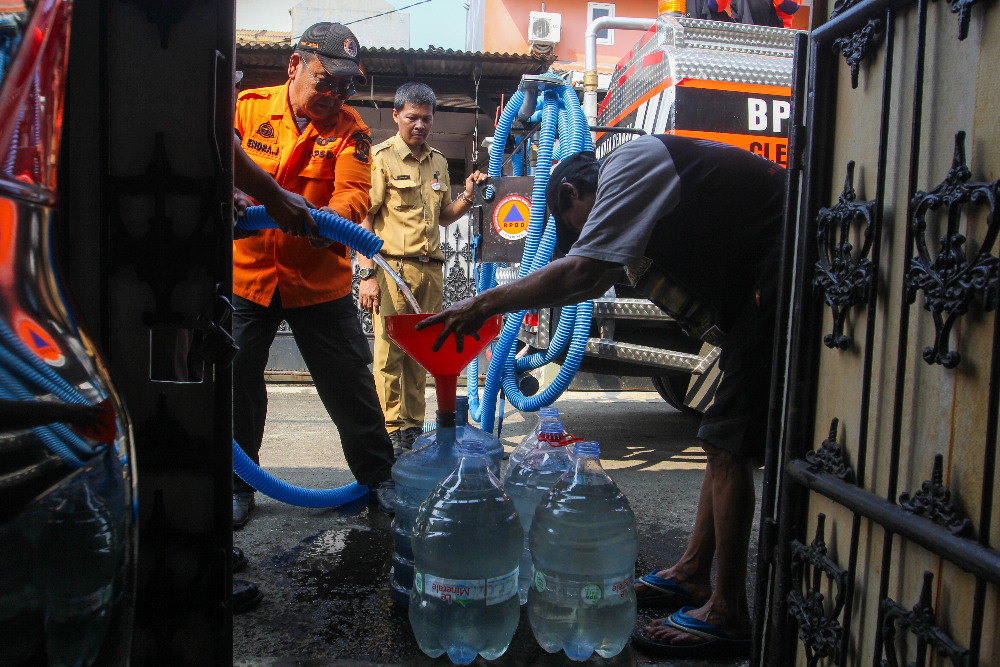 Krisis Air Bersih di Bekasi, BPBD Salurkan Bantuan untuk 1.200 KK
