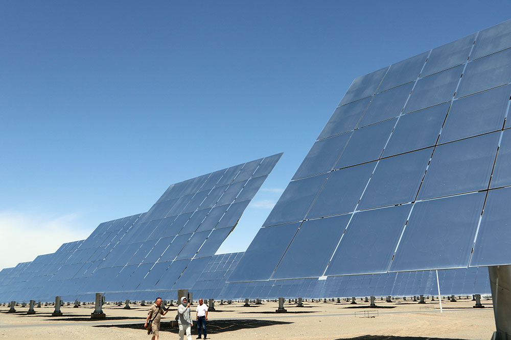 PLTS Menara Garam Cair di China Andalkan 12.000 Heliostat untuk Hasilkan Listrik 100 MW
