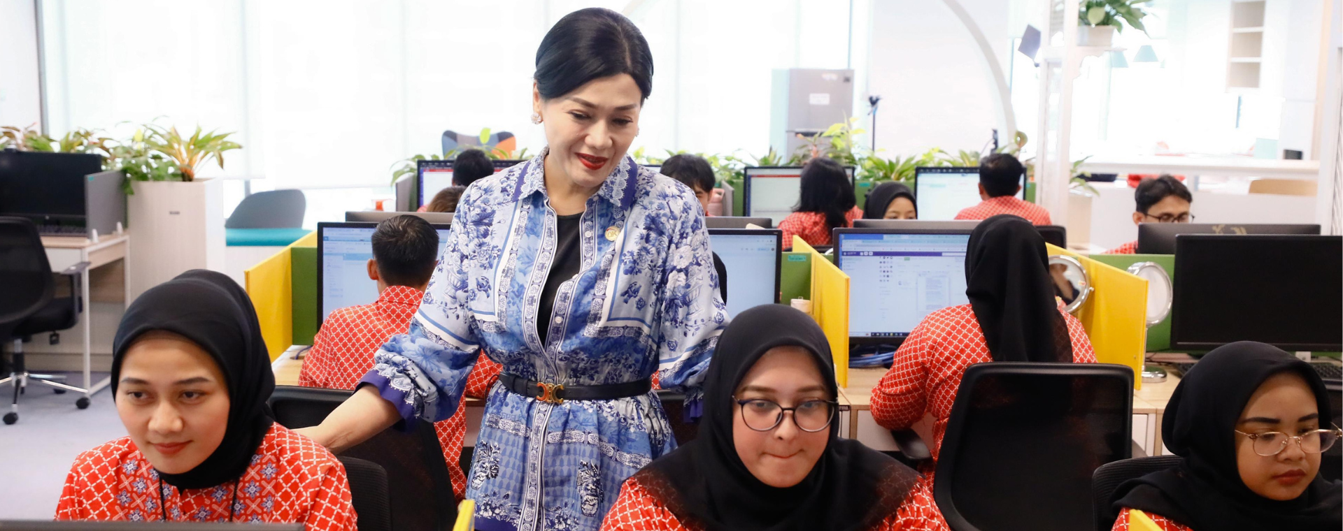  Friderica Widyasari Dewi: Komitmen Sepenuh Hati Melayani Konsumen