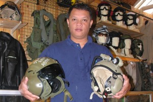  ‘Helm pilot Israel dan tank,  dibuat di Bandung’