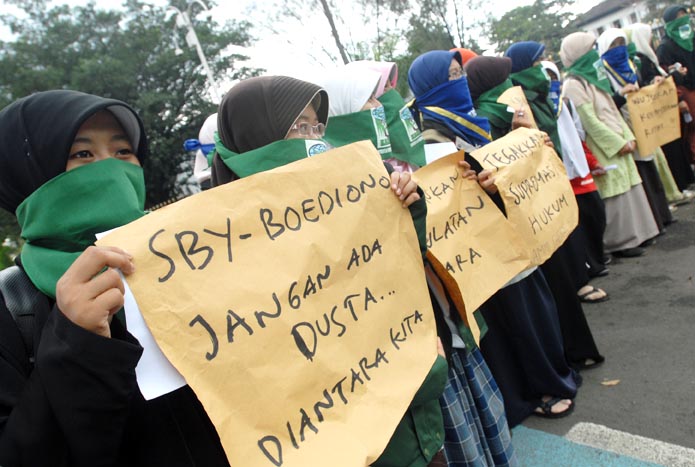  FOTO: Demo satu tahun pemerintahan SBY-Boediono