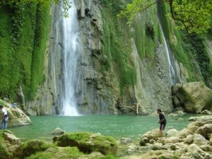  Berburu segarnya air terjun di Sukabumi 